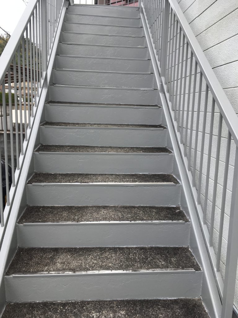 三島市     Ｎコーポ   鉄骨階段