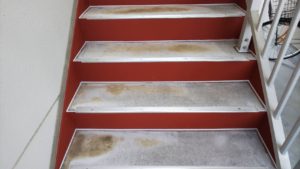 塗り替え塗装　鉄骨階段床防水
