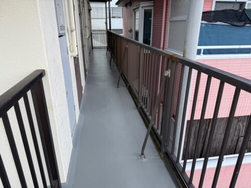 通路防水中塗り後